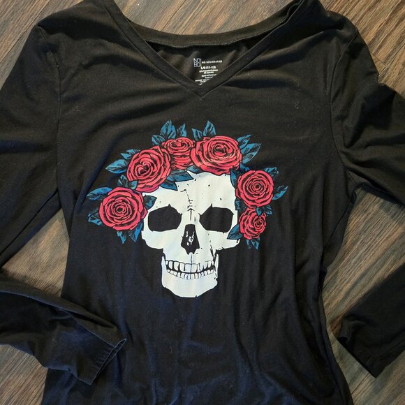 NO BOUNDARIES Black Long-Sleeved TShirt Featuring Skull & Roses SIZE L - Picture 5 of 5